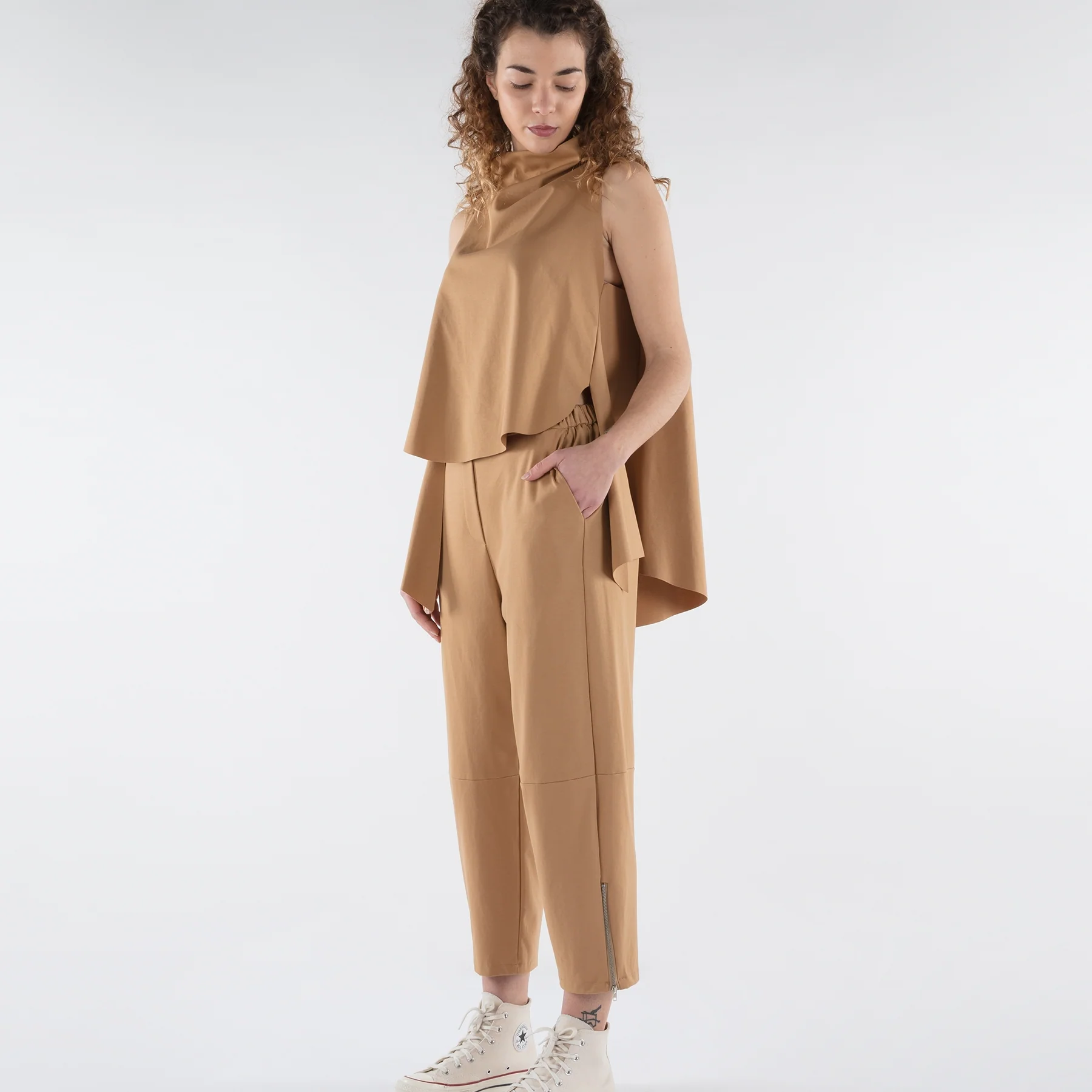 PANTS WITH ZIPPER DETAIL AT THE HEM - Image 3