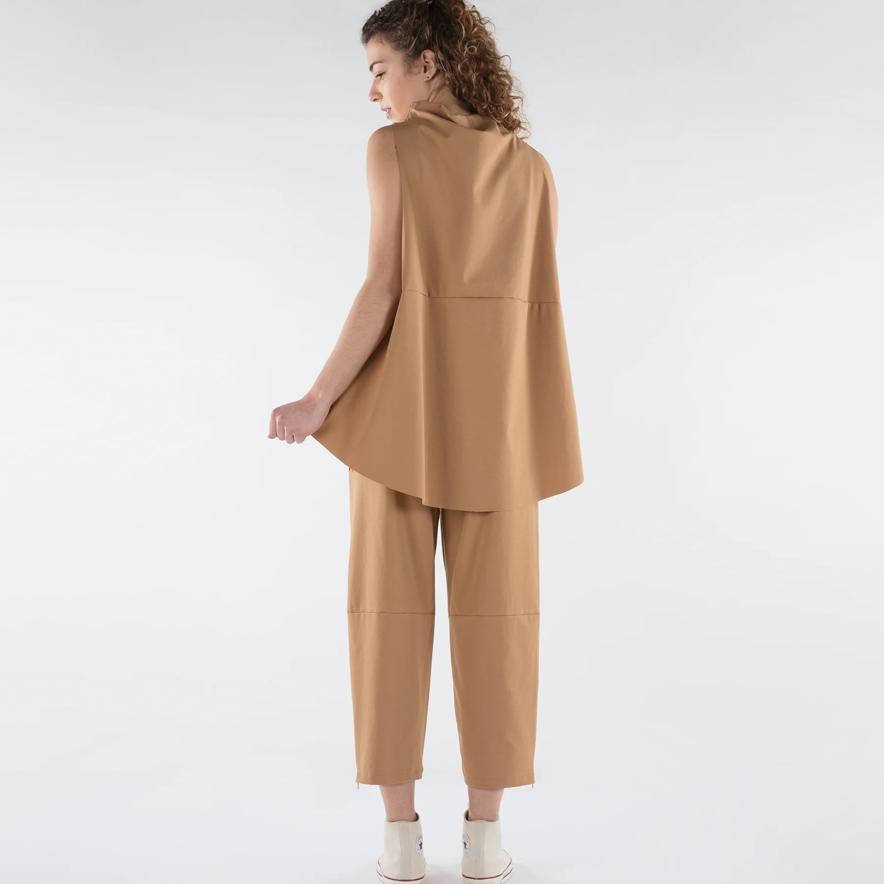 PANTS WITH ZIPPER DETAIL AT THE HEM - Image 4