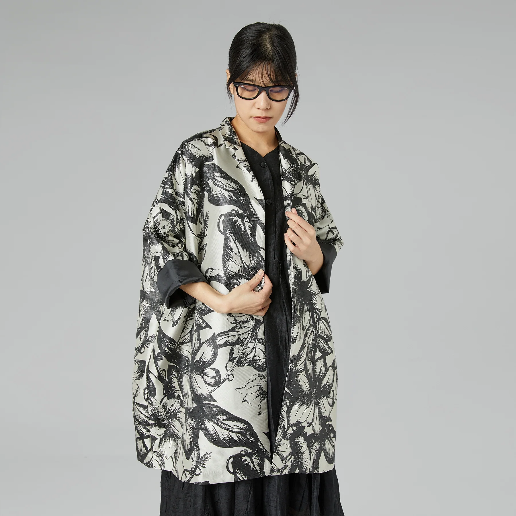 PEARLY KIMONO JACKET WITH FLOWERS - Image 5