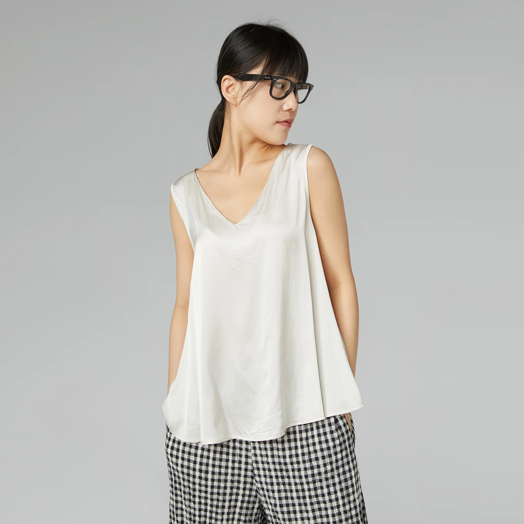 RAYON BLEND SATIN TOP WITH V-NECK BEIGE - Image 6