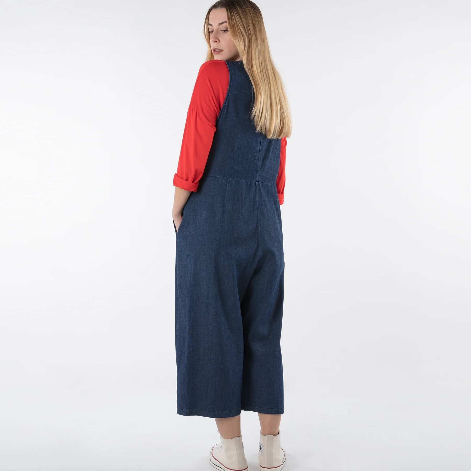 SLEEVELESS JUMPSUIT IN LIGHTWEIGHT DENIM - Image 4