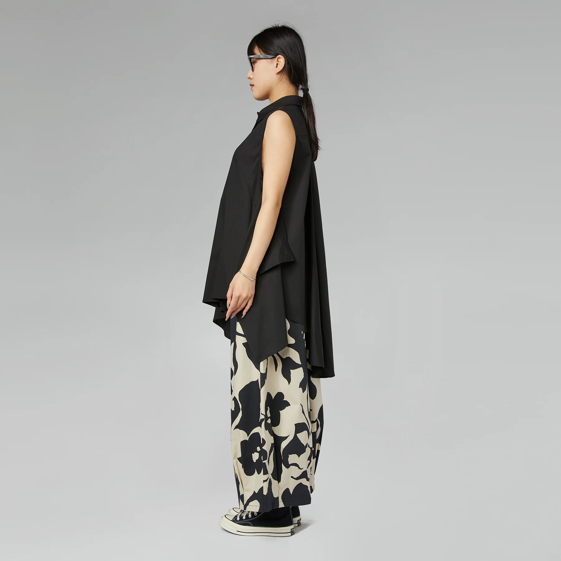 SLEEVELESS SHIRT WITH WALLET CLOSURE - Image 3