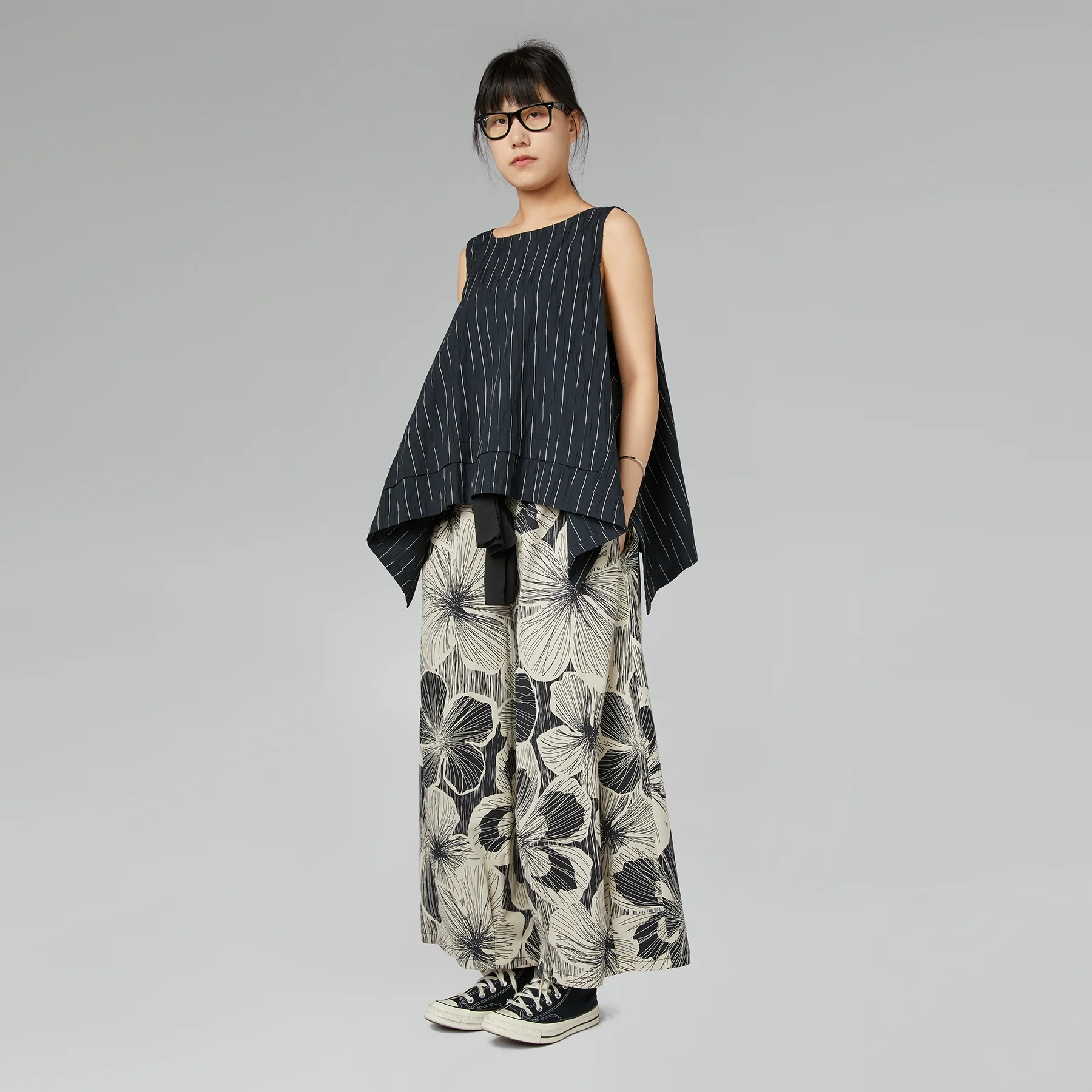 TOP WITH DETACHED PATTERN - Image 4