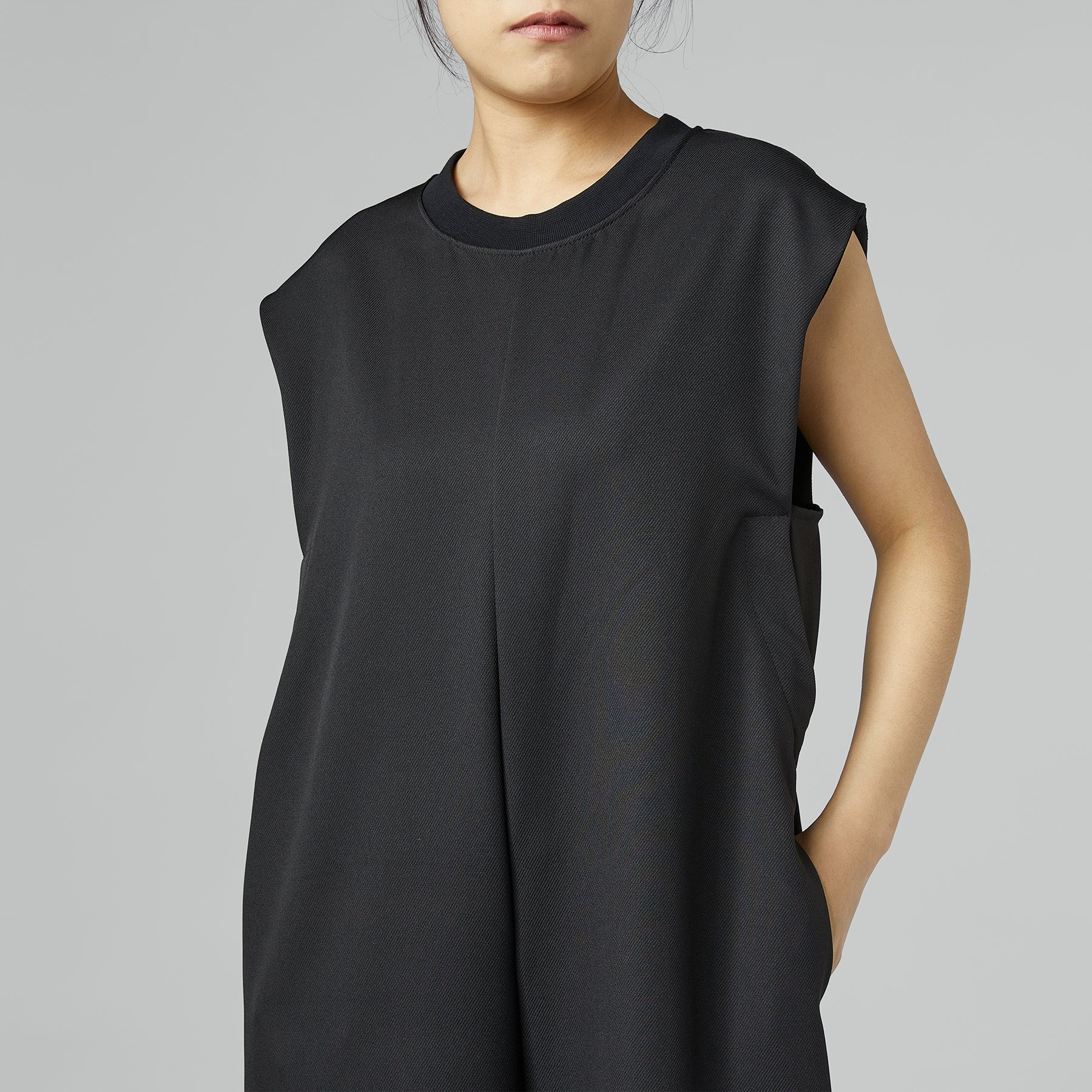 SLEEVELESS SUIT WITH ZIP ON THE BACK - Image 4